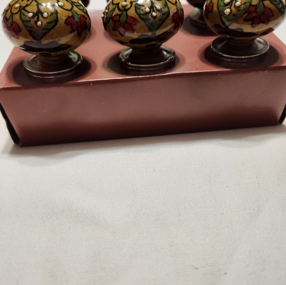 Floral vintage Ceramic Cabinet Knobs (Set of 6) - - Picture 3 of 8